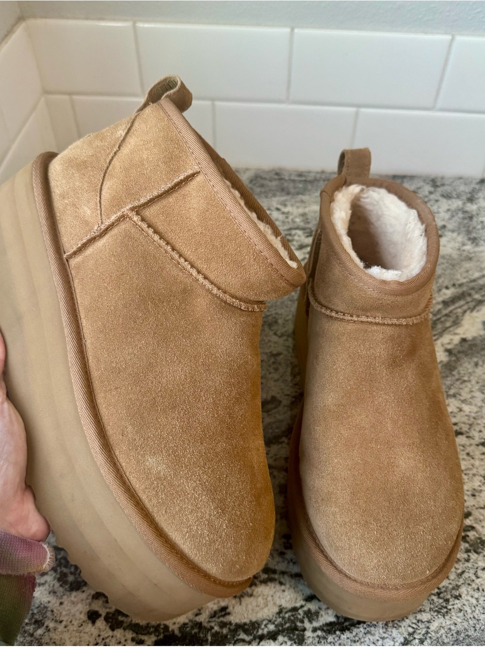 UGG Classic Ultra Mini Platform Boots in Chestnut. Size 9. EUC.